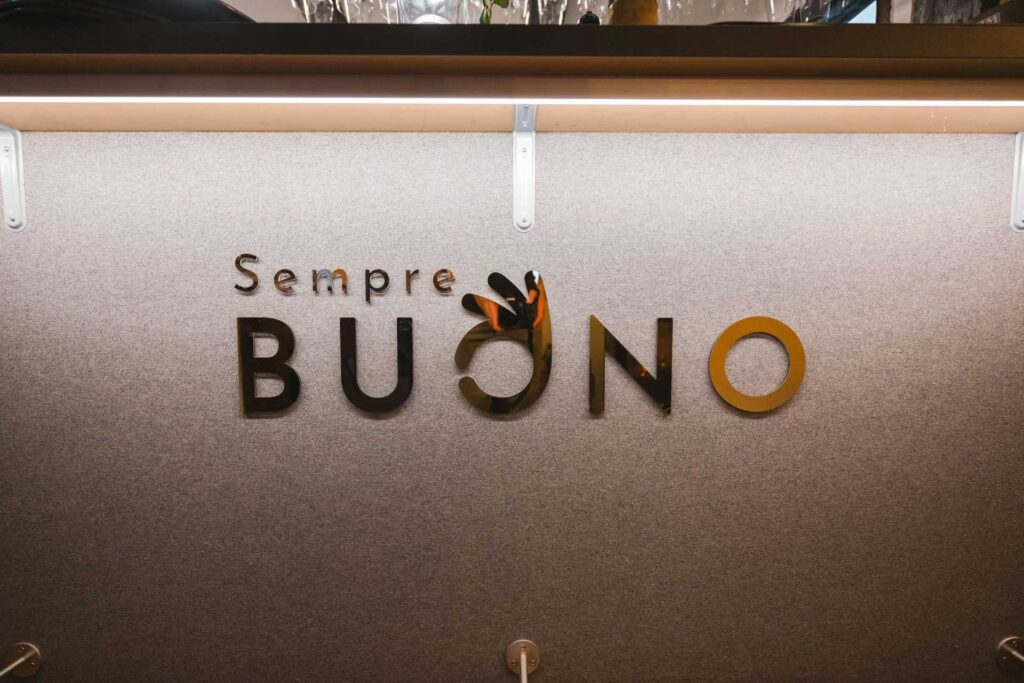 Logo von Sempre Buono an der Theke